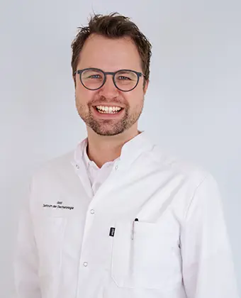Porträt von Prof. Dr. Dr. med. Philipp Jansen, Facharzt für moderne Dermatologie, SKIN AESTHETIC Gescher